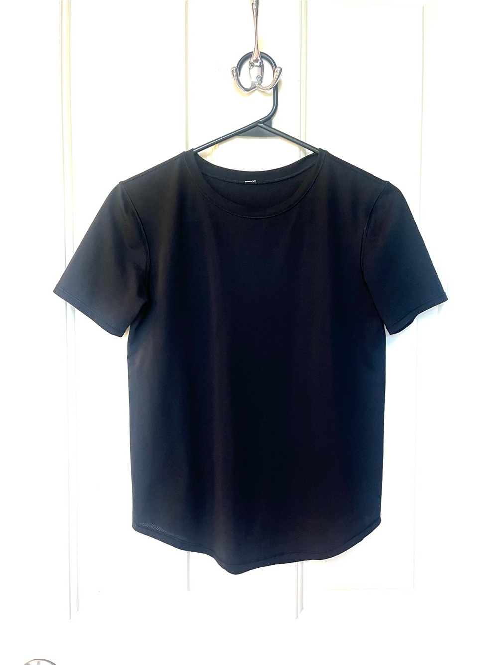 Lululemon Black Mesh Short Sleeved workout top lightweight women’s size 4